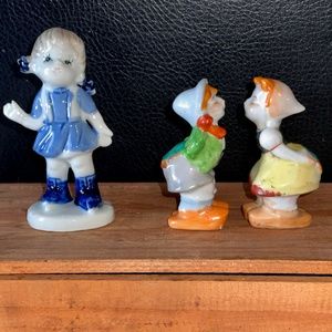 VTG Kissing Dutch Boy & Girl Figures - Porcelain Skating Blue Girl 3 & 4.25”